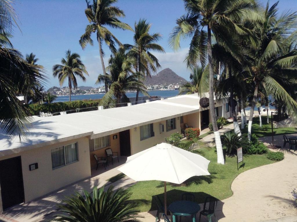 Coral Pacifico Hotel Y Villas 曼萨尼约 外观 照片