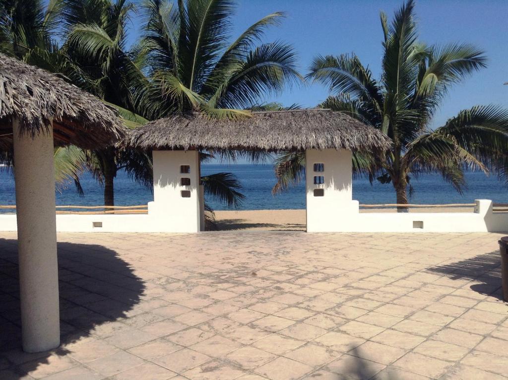 Coral Pacifico Hotel Y Villas 曼萨尼约 外观 照片