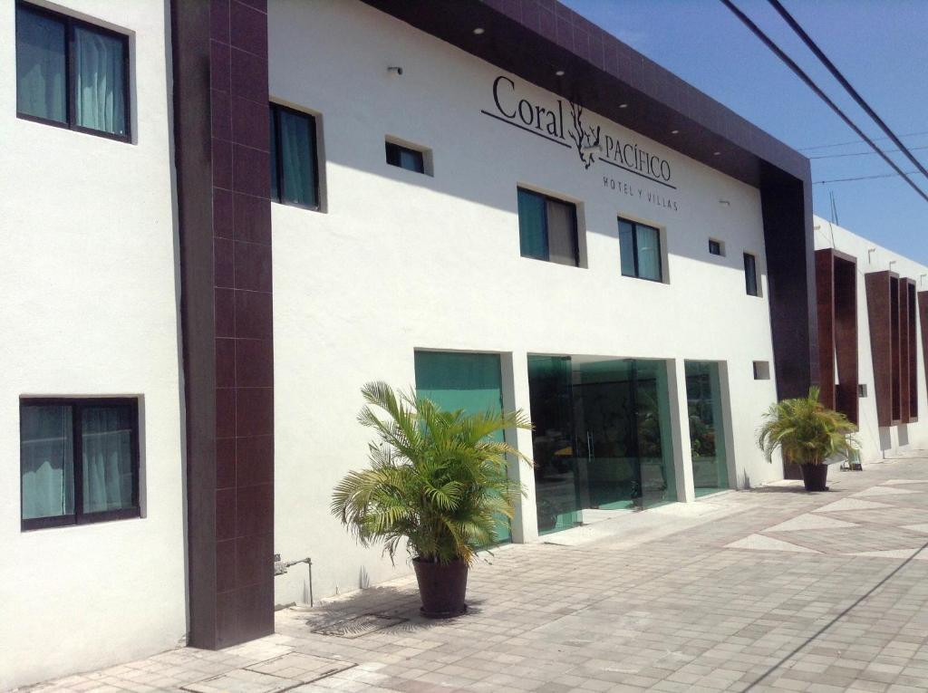 Coral Pacifico Hotel Y Villas 曼萨尼约 外观 照片